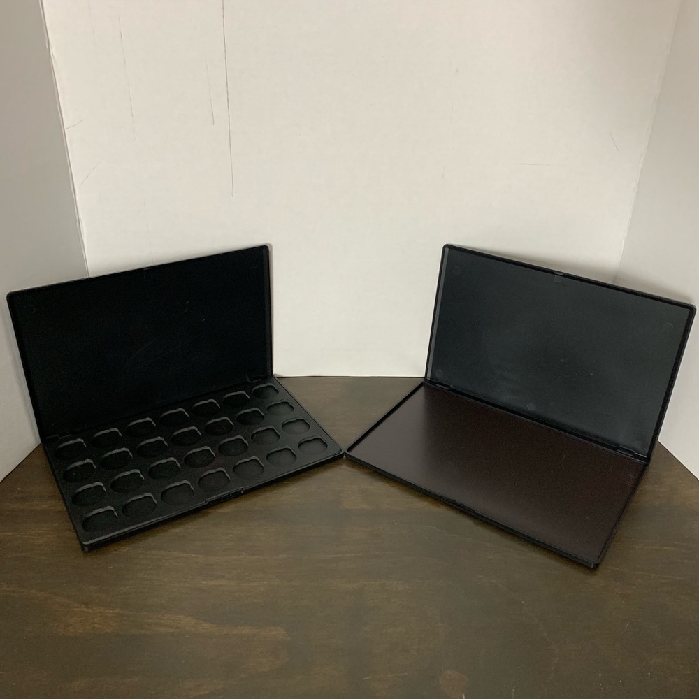 Magnetic eyeshadow palette